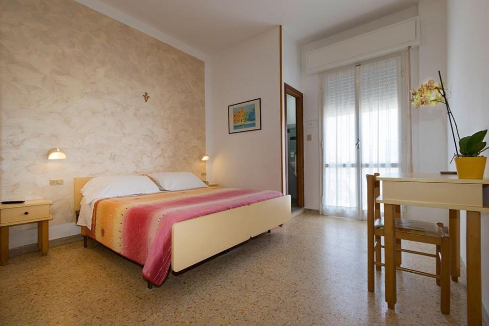 Hotel Cosmos Rimini Exterior foto