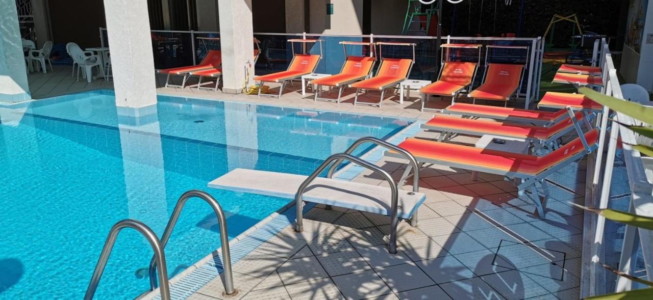 Hotel Cosmos Rimini Exterior foto
