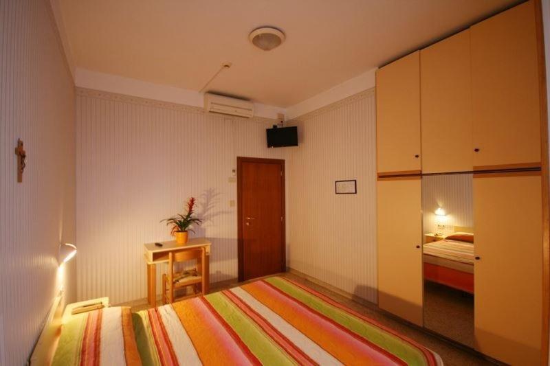 Hotel Cosmos Rimini Exterior foto