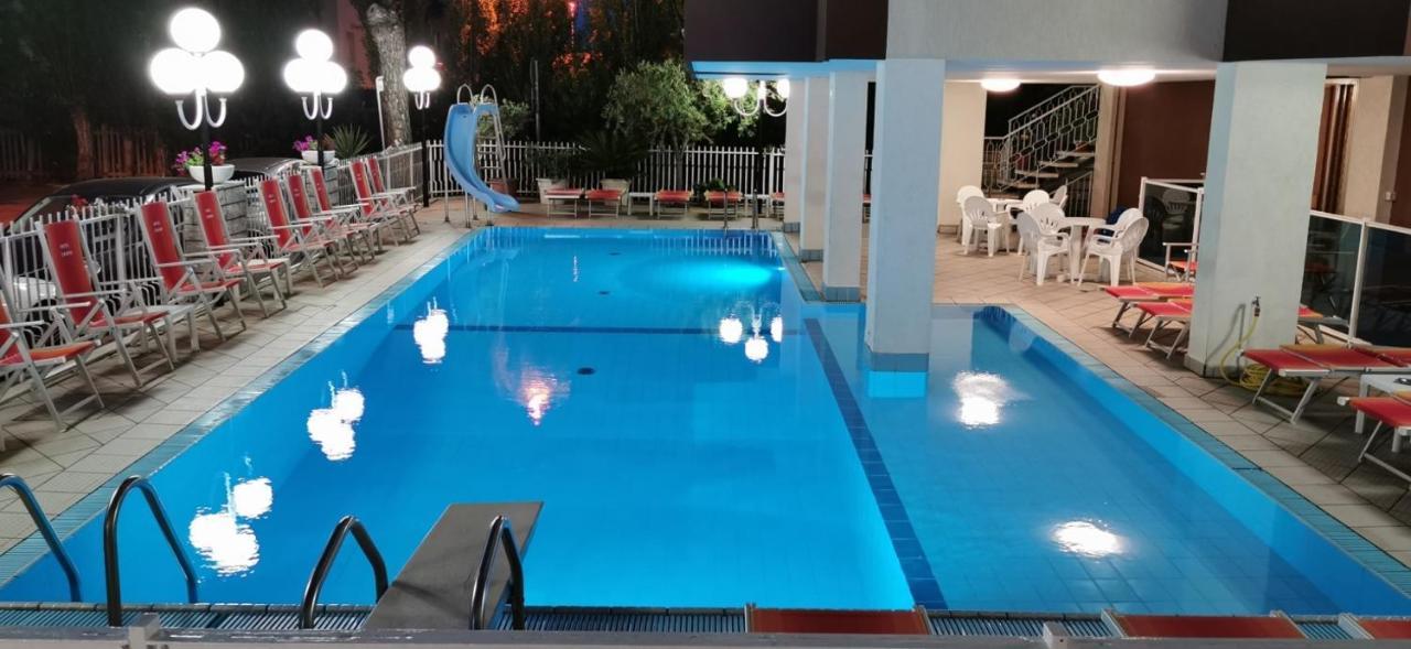 Hotel Cosmos Rimini Exterior foto